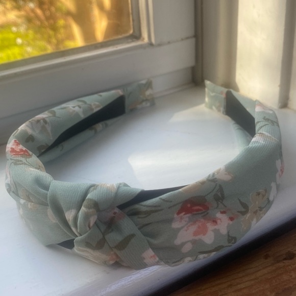 Anthropologie Accessories - Anthropologie Floral Knotted Headband